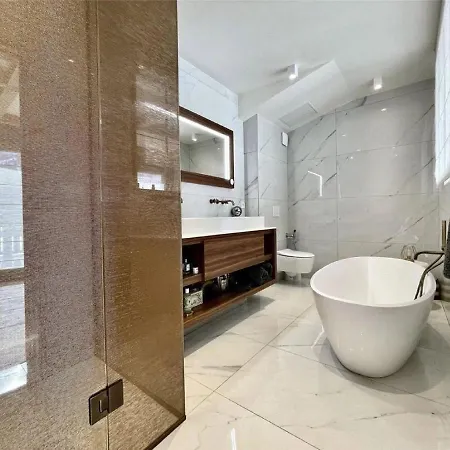 Spacious 4-bedroom Retreat In The Heart Of Aosta Valley * Breuil-Cervinia