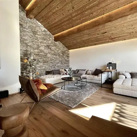 Spacious 4-bedroom Retreat In The Heart Of Aosta Valley 度假居