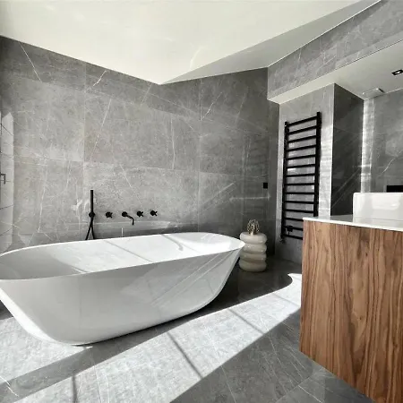 Spacious 4-bedroom Retreat In The Heart Of Aosta Valley 度假居